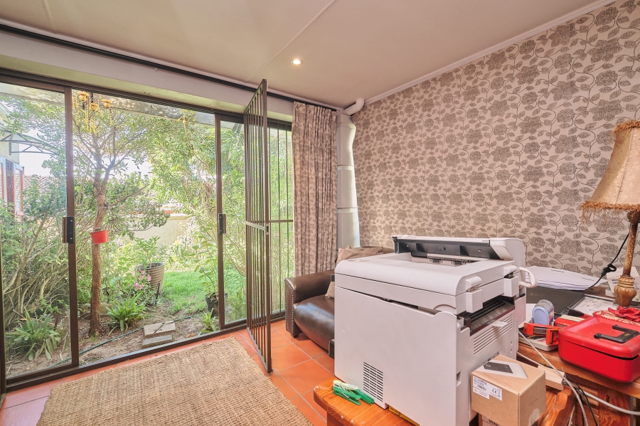 3 Bedroom Property for Sale in Uitzicht Western Cape
